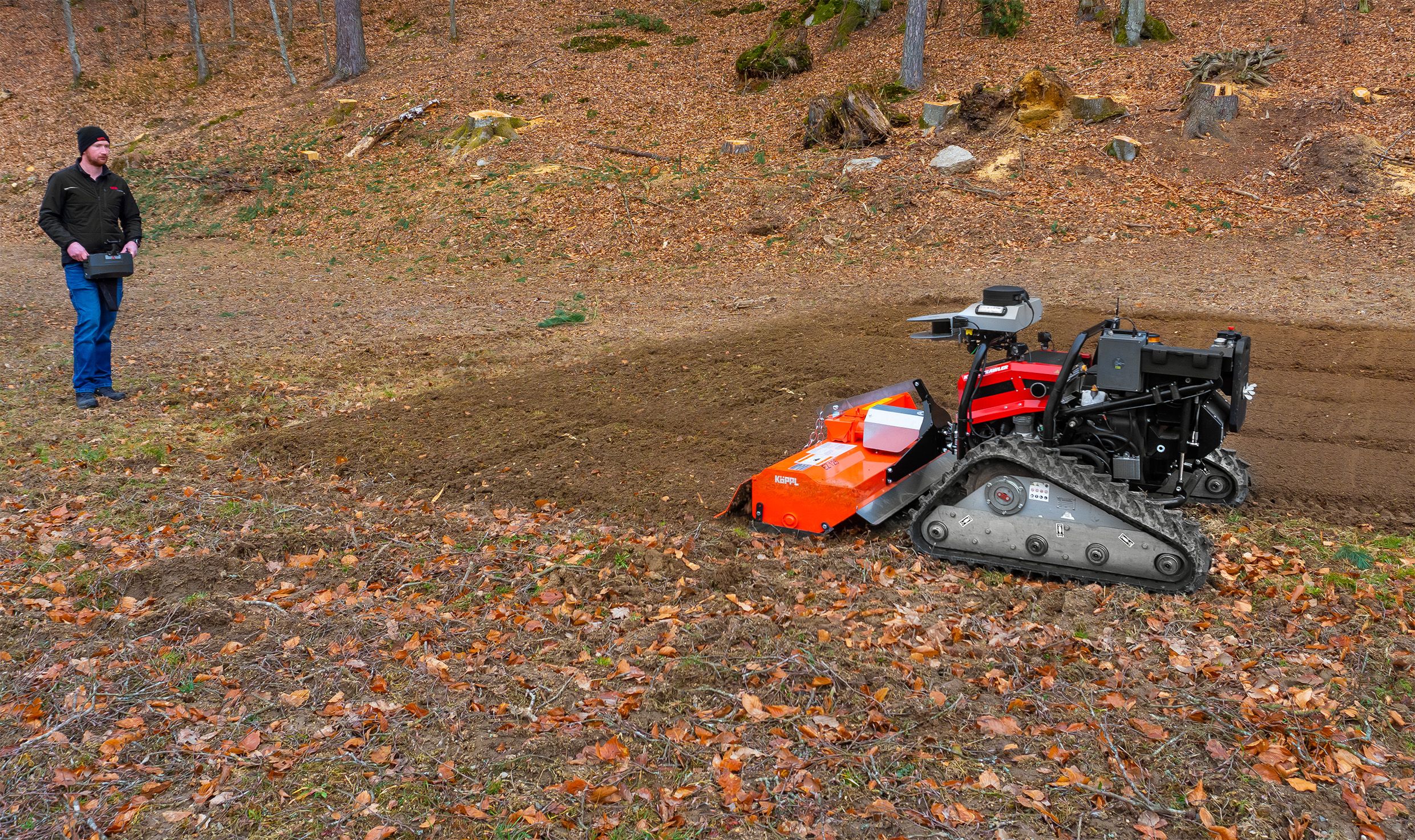 Crawler mit Bodenfräse EZ125 ferngesteuert